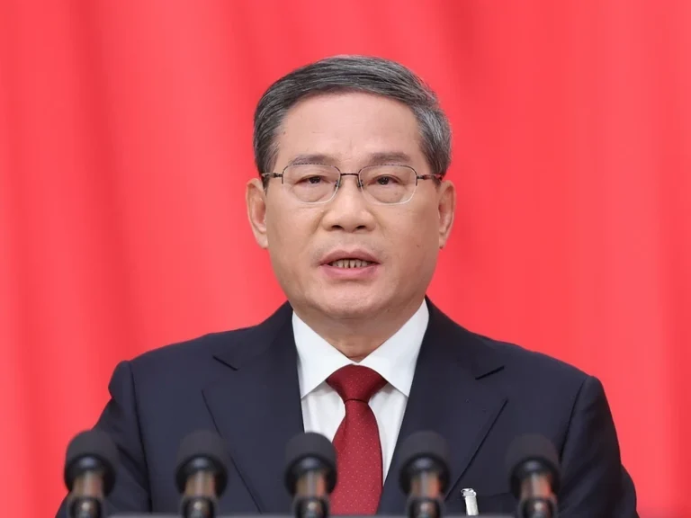 Thủ tướng Trung Quốc Lý Cường trình bày báo cáo của Chính phủ tại phiên họp Quốc hội ở Bắc Kinh