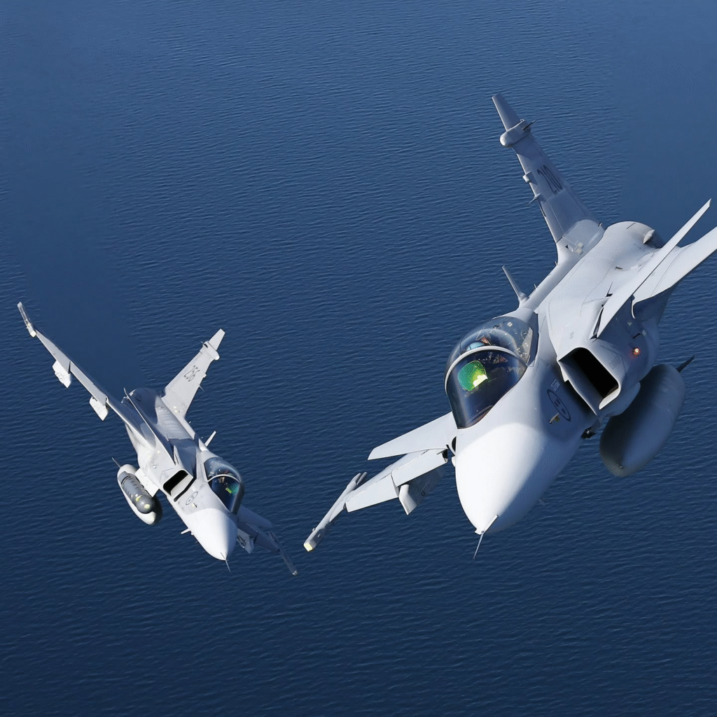 Tiêm kích JAS 39 Gripen bay trên bầu trời/ Ảnh: gunake_aviation
