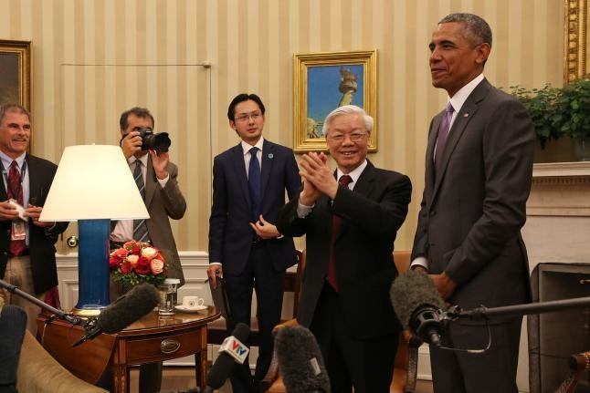 Tổng bí thư Nguyễn Phú Trọng (bìa trái) và Tổng thống Barack Obama hội kiến tại Nhà Trắng - Ảnh: Zimbio